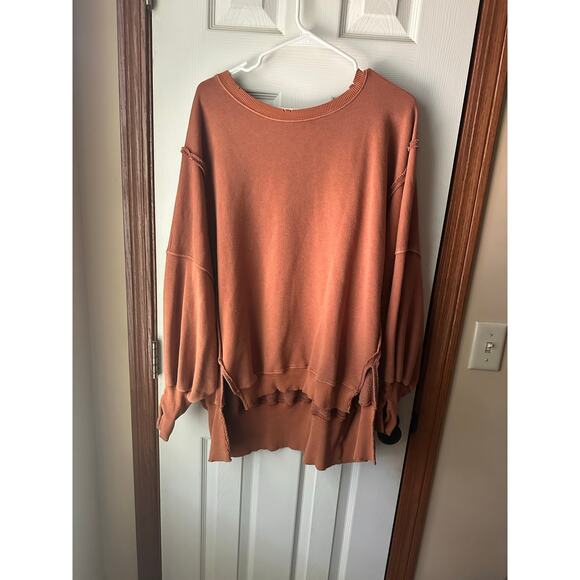 Free people with the free Camden sweatshirt - Picture 6 of 8